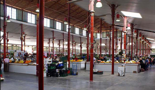 Interior del mercado. Se concibi bajo los cnones constructivos de la llamada "Arquitectura del hierro"