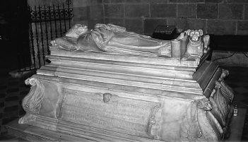 Sepulcro del Obispo Villaln en la Capilla del Cristo de la Escucha de la Catedral 