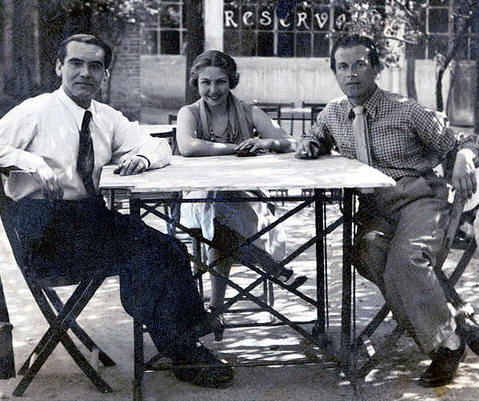 Federio Garcia Lorca con Mara Teresa de Len y Rafael Alberti en un merendero de Madrid.